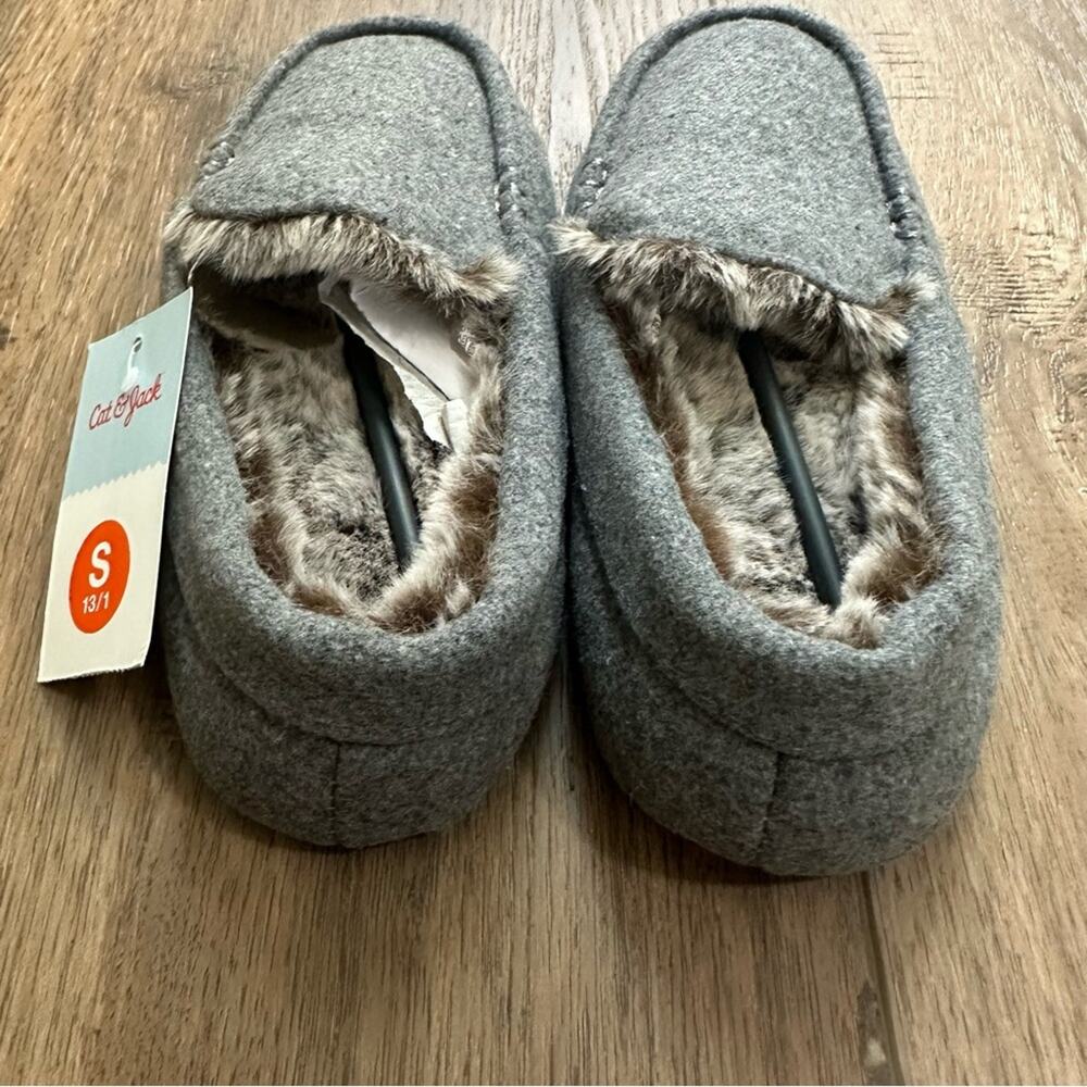 NWT!!‎ Boy’s Cozy Gray Slippers, Cat & Jack, Indoor/Outdoor, Size 13/1 - Picture 5 of 8